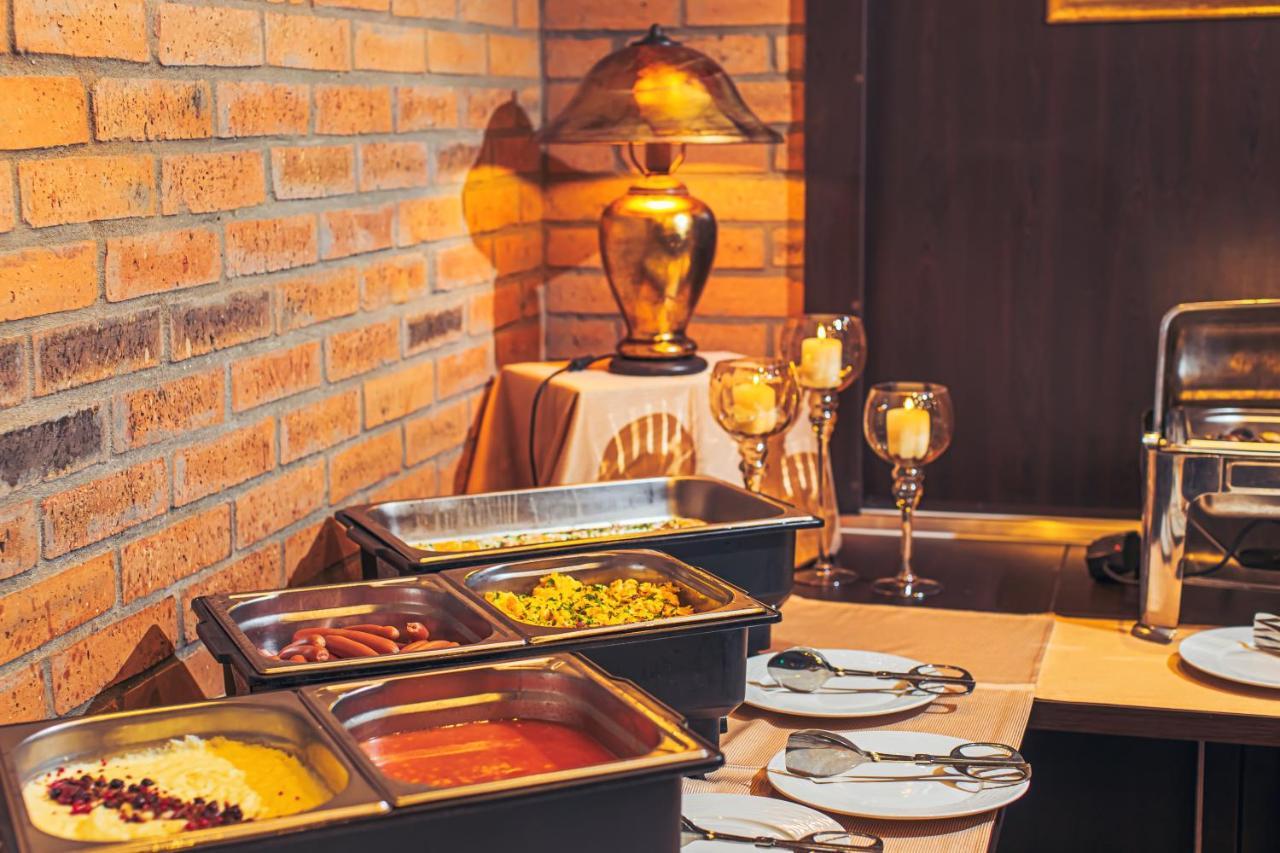 Komlo Hotel Gyula Εξωτερικό φωτογραφία
