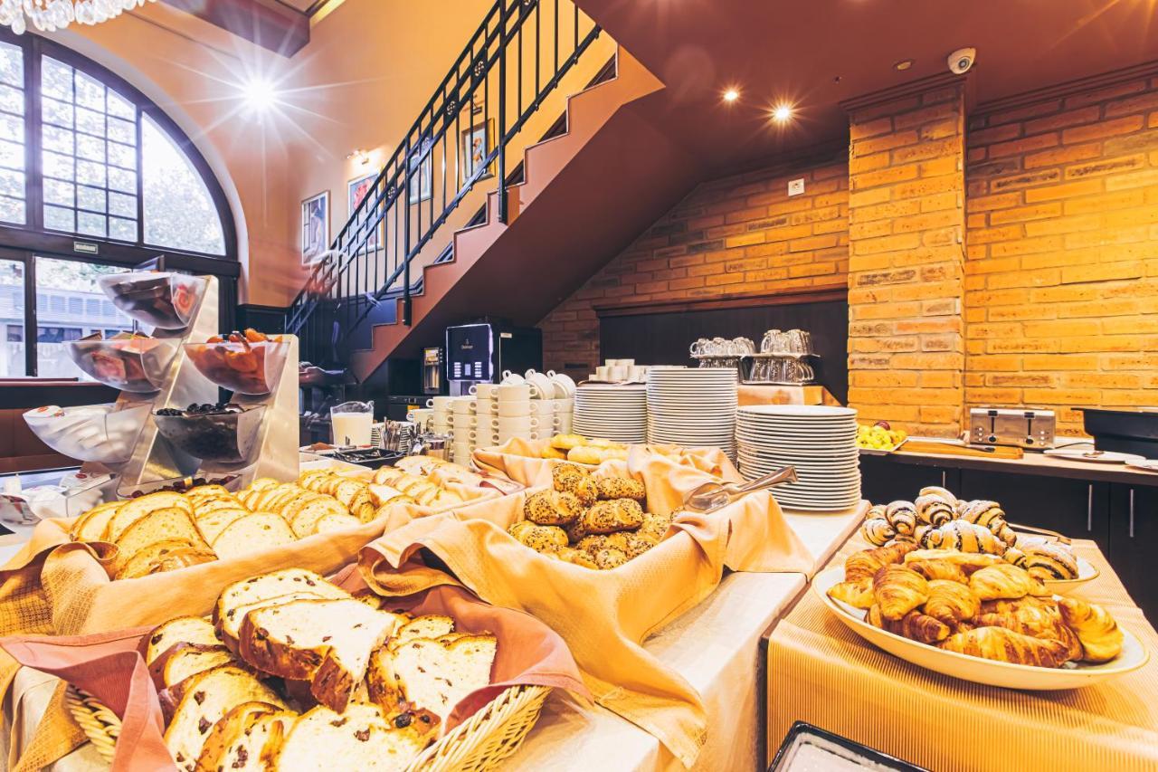 Komlo Hotel Gyula Εξωτερικό φωτογραφία