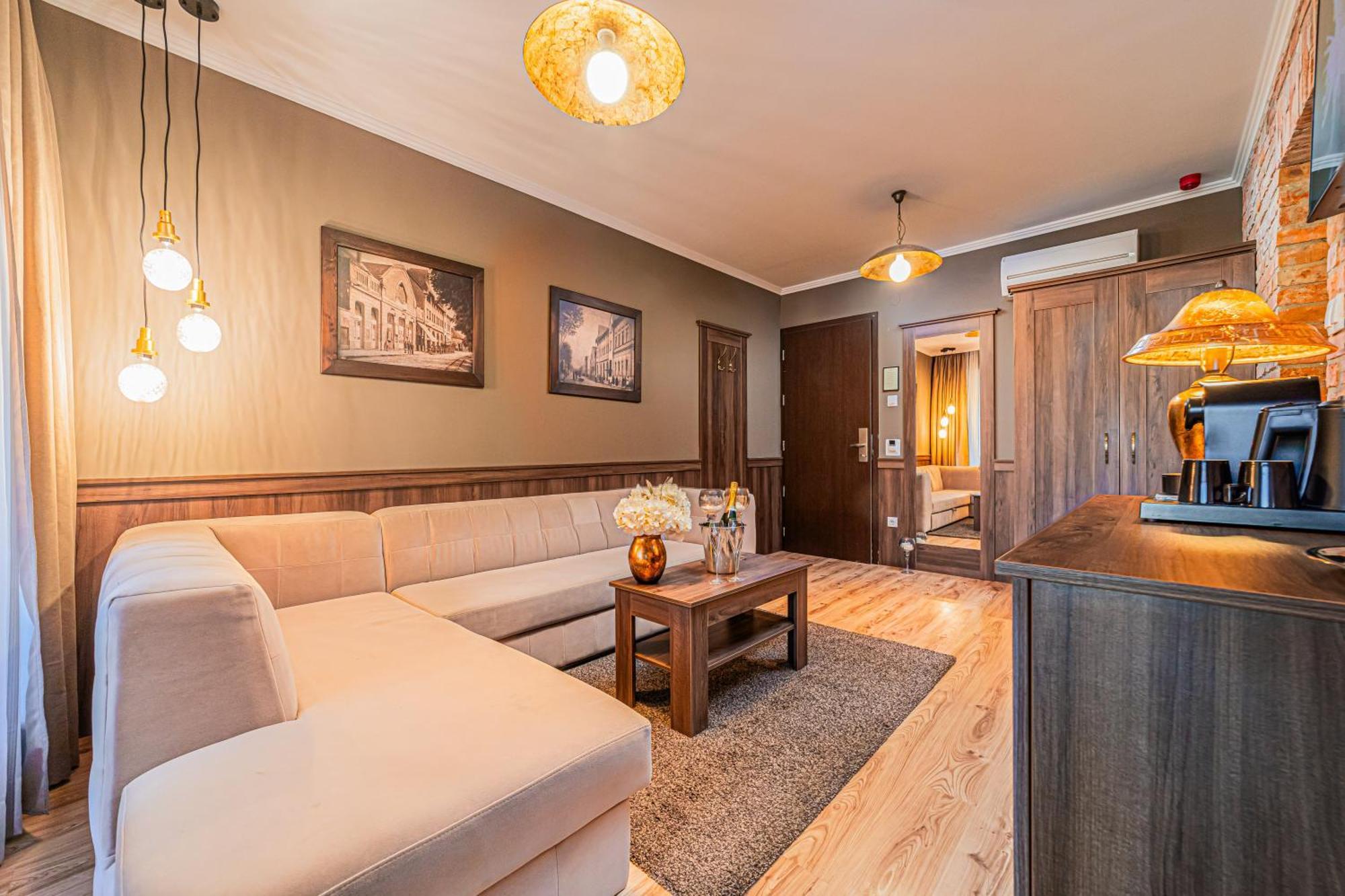 Komlo Hotel Gyula Εξωτερικό φωτογραφία