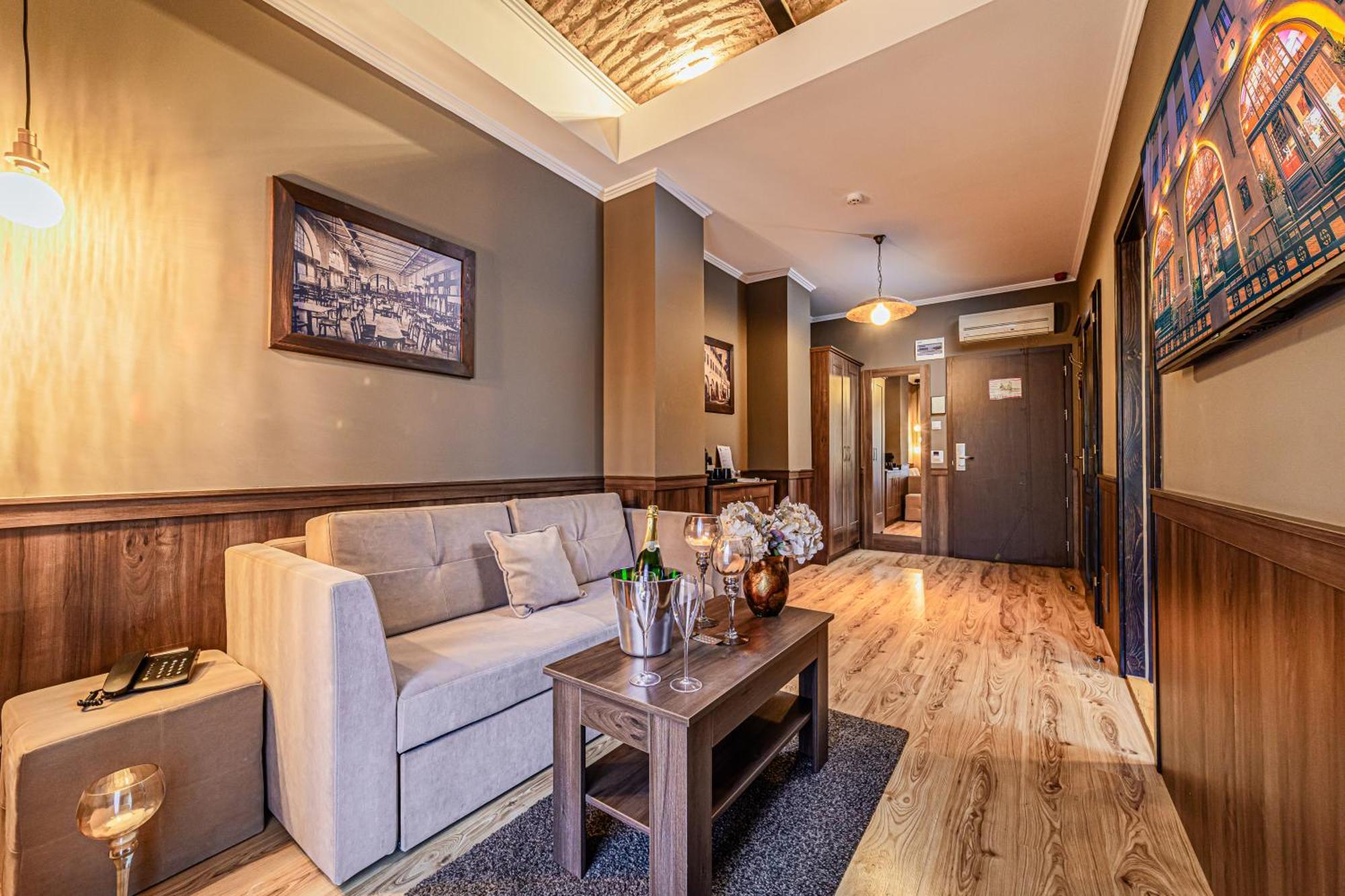 Komlo Hotel Gyula Εξωτερικό φωτογραφία
