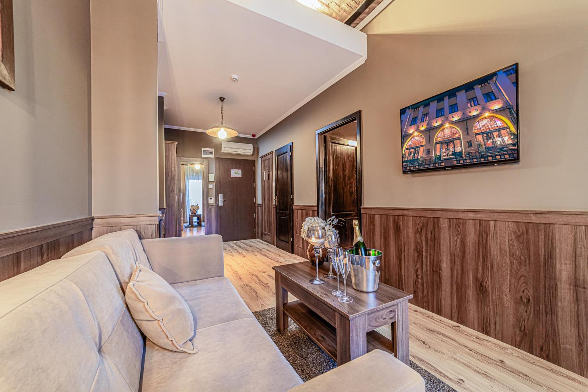 Komlo Hotel Gyula Εξωτερικό φωτογραφία