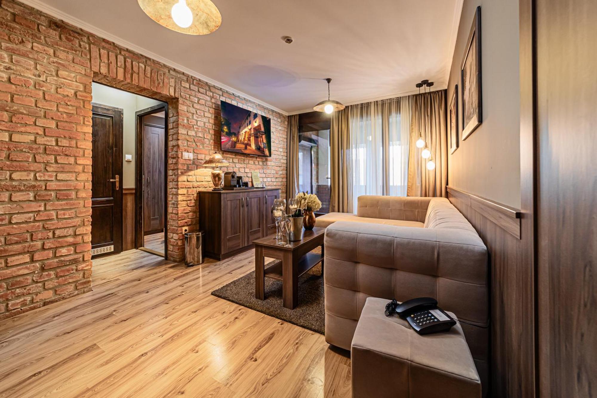 Komlo Hotel Gyula Εξωτερικό φωτογραφία