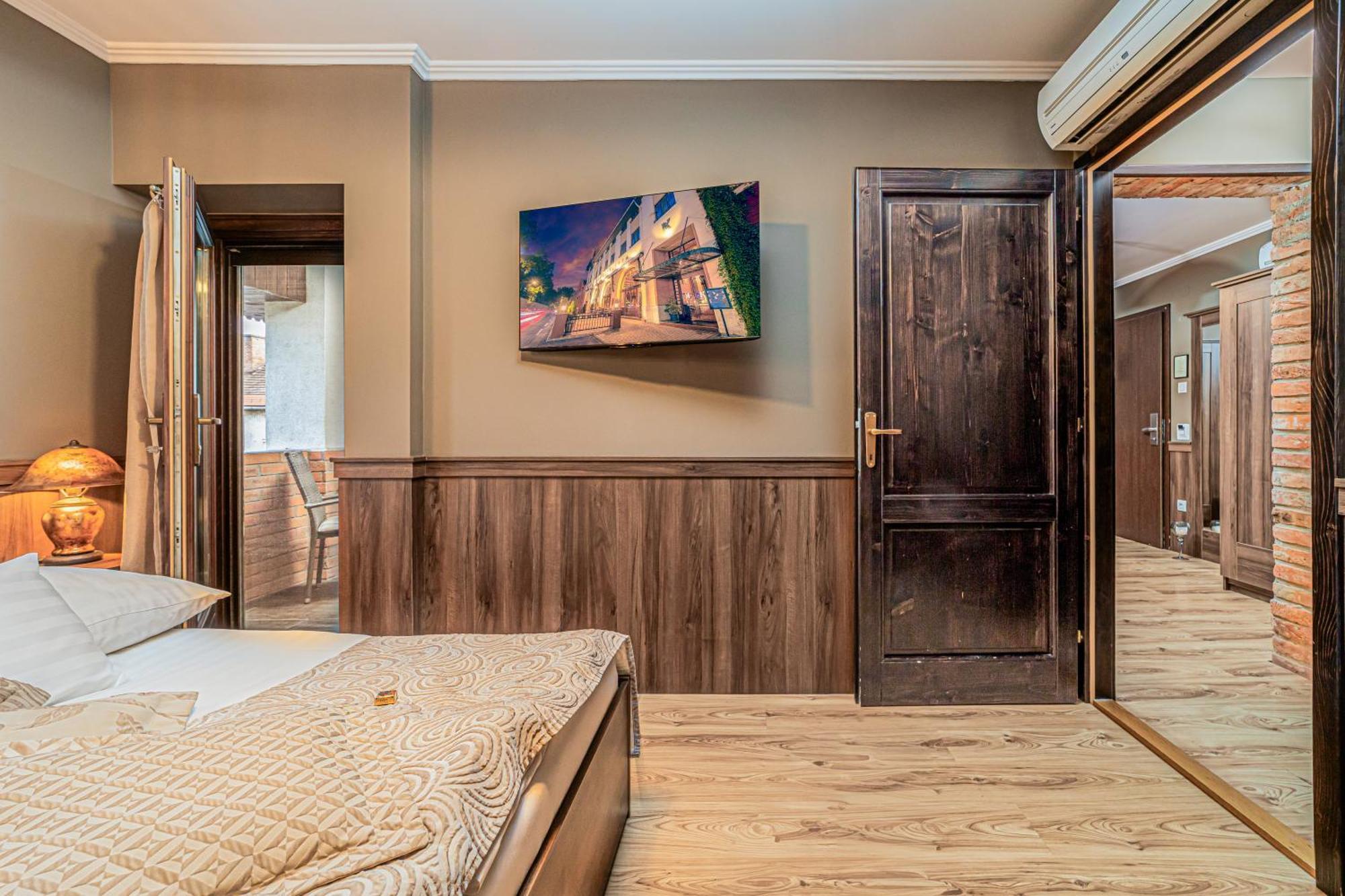 Komlo Hotel Gyula Εξωτερικό φωτογραφία