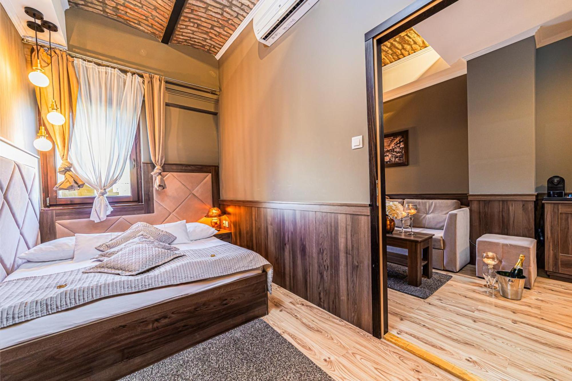 Komlo Hotel Gyula Εξωτερικό φωτογραφία