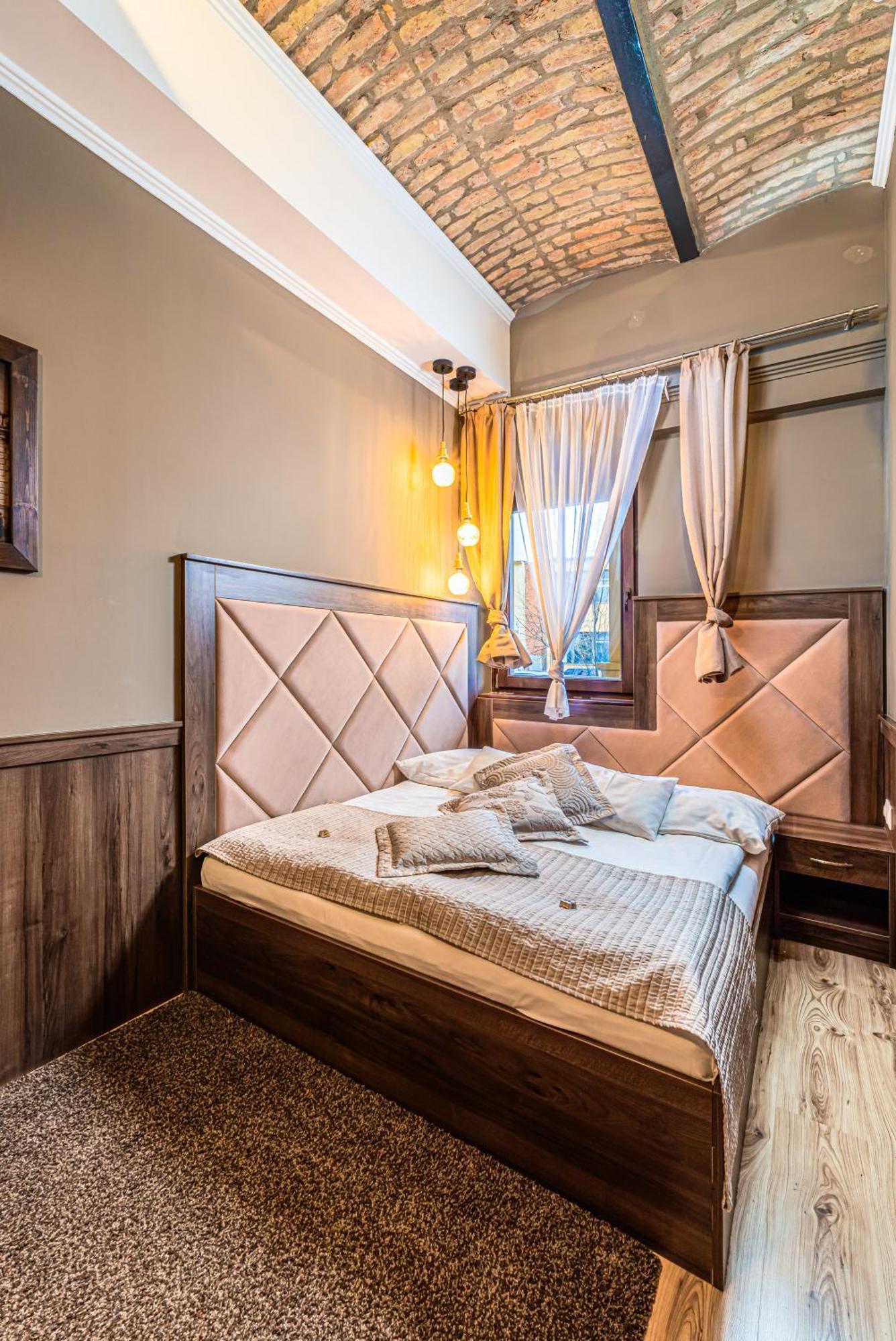 Komlo Hotel Gyula Εξωτερικό φωτογραφία