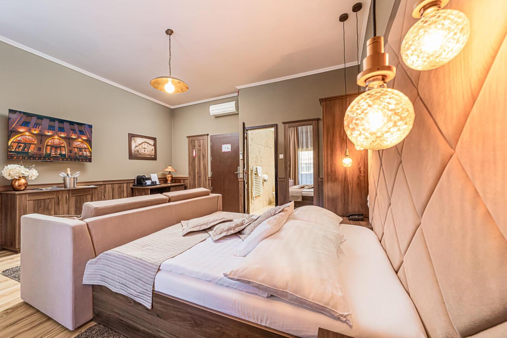 Komlo Hotel Gyula Εξωτερικό φωτογραφία