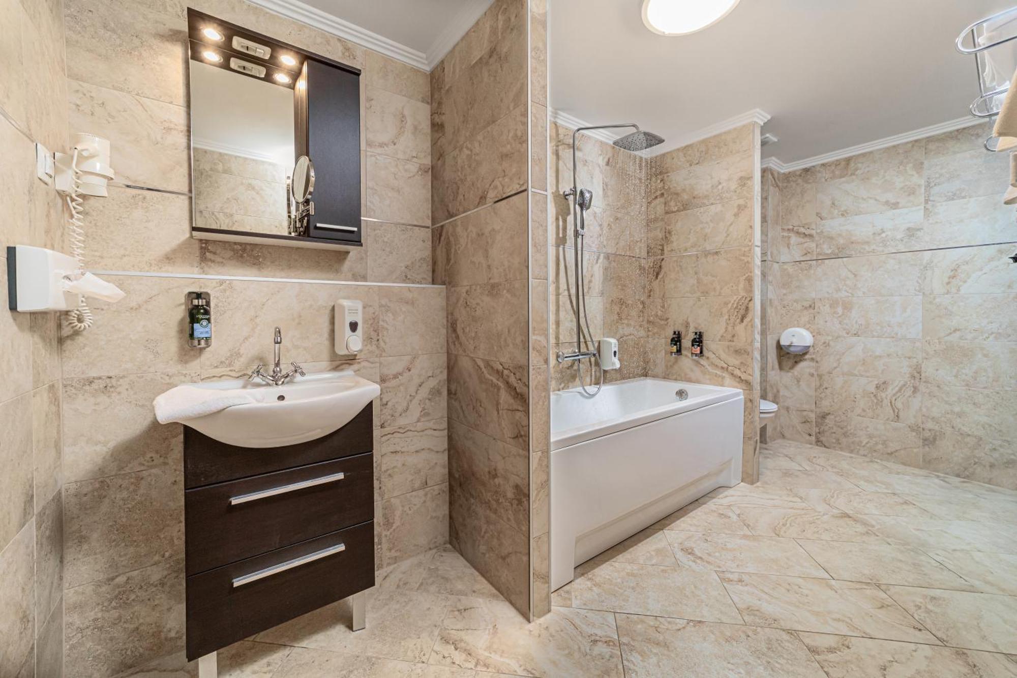 Komlo Hotel Gyula Εξωτερικό φωτογραφία
