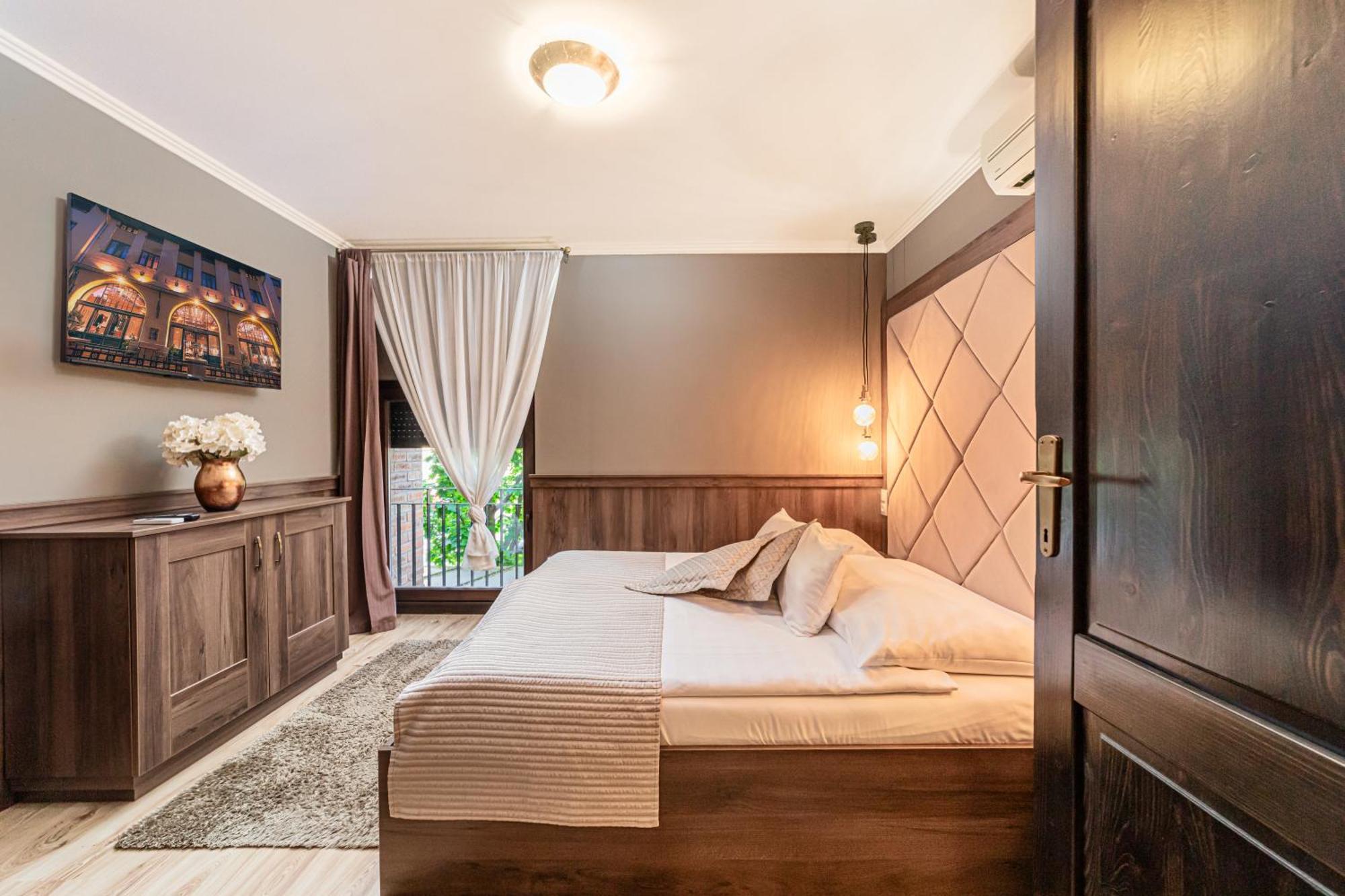 Komlo Hotel Gyula Εξωτερικό φωτογραφία