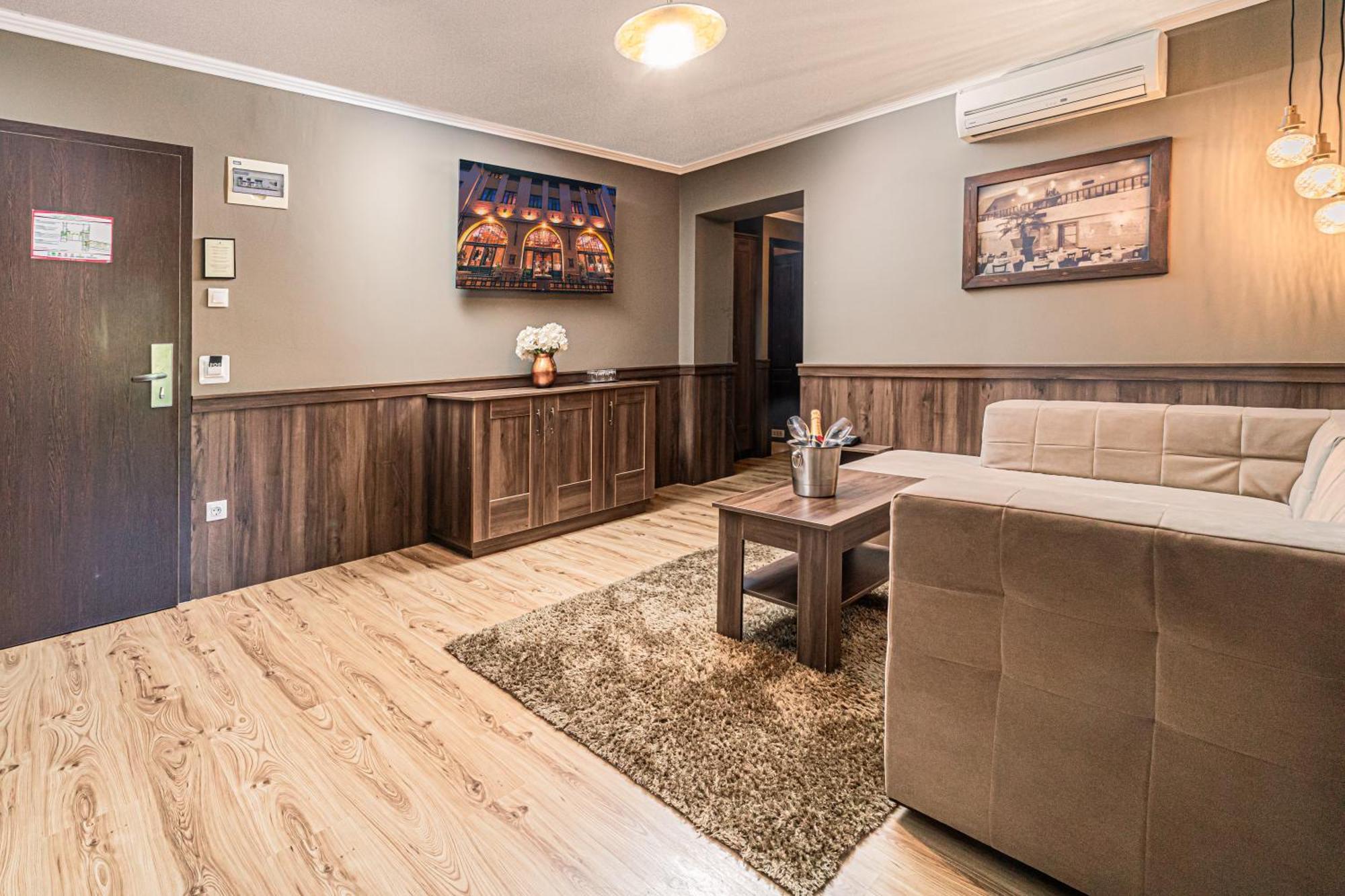 Komlo Hotel Gyula Εξωτερικό φωτογραφία